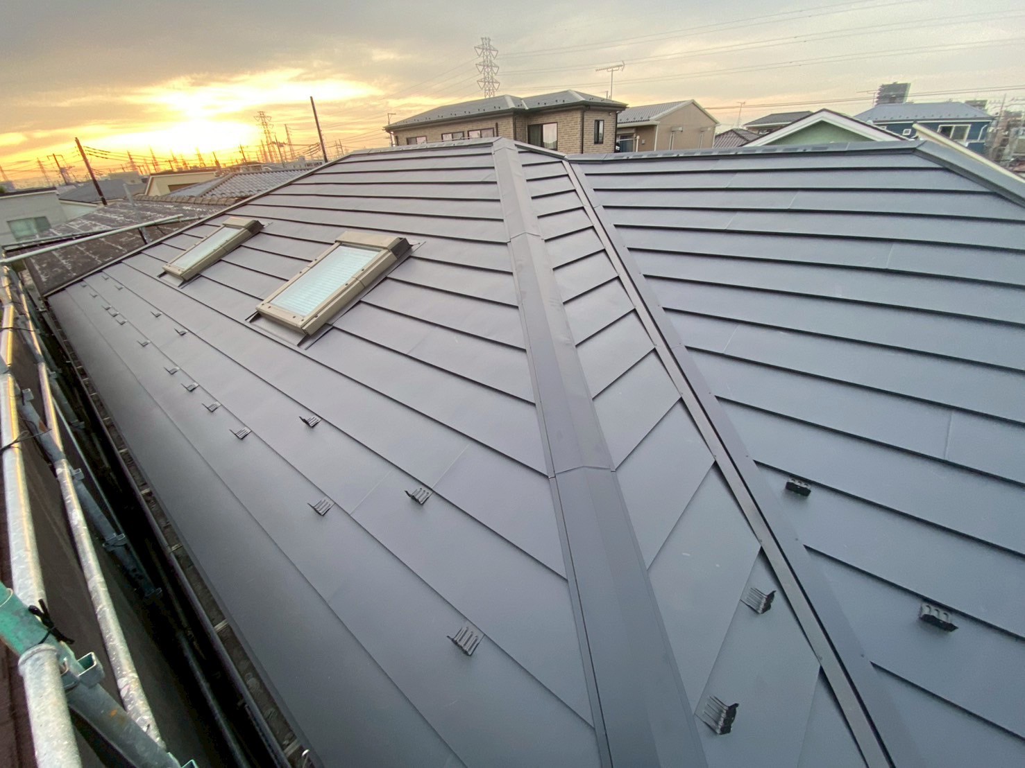草加市で変色屋根をカバー工事🏠施主様からのアンケート公開♪